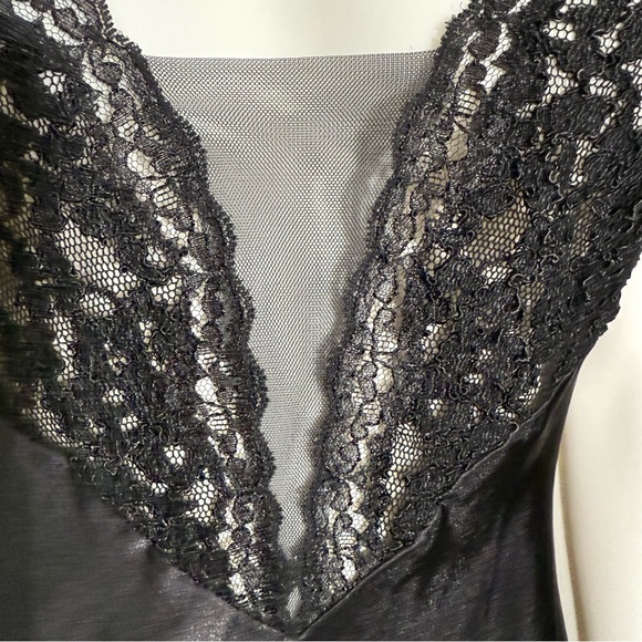 M Vs Victoria’s Secret 90’s Vintage Gold Label Satin & lace black long slip gown - Picture 4 of 9